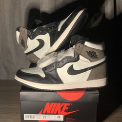 Air Jordan 1 Dark Mocha Size 13
