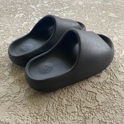 Yeezy Onyx Slides (Men’s 4) - Gently Used, Box included 