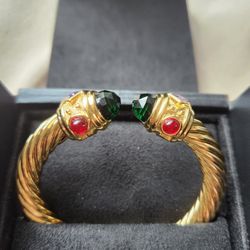 Bracelet.