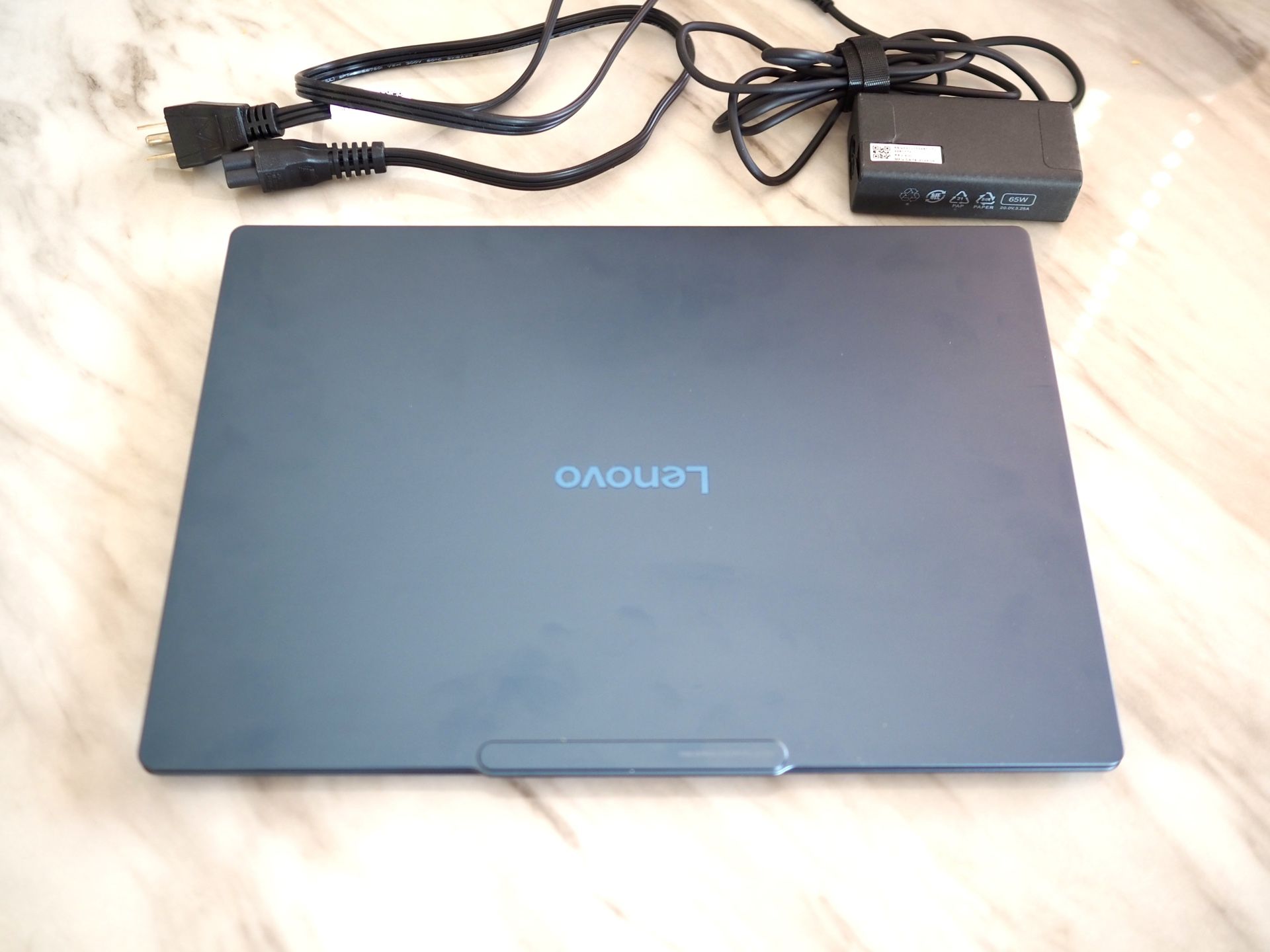 Lenovo Yoga Slim 7, 14.5” OLED, Snapdragon X Elite