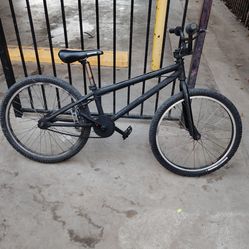 A specialized roadmasters size 24