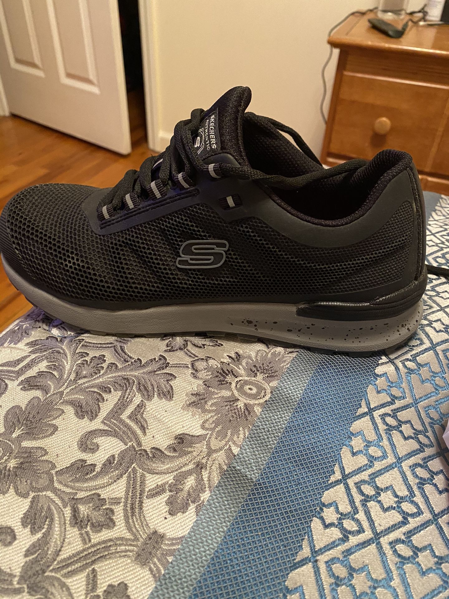Vendo Skechers Size 7.5  & Accessories