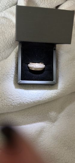 10Kt gold diamond ring