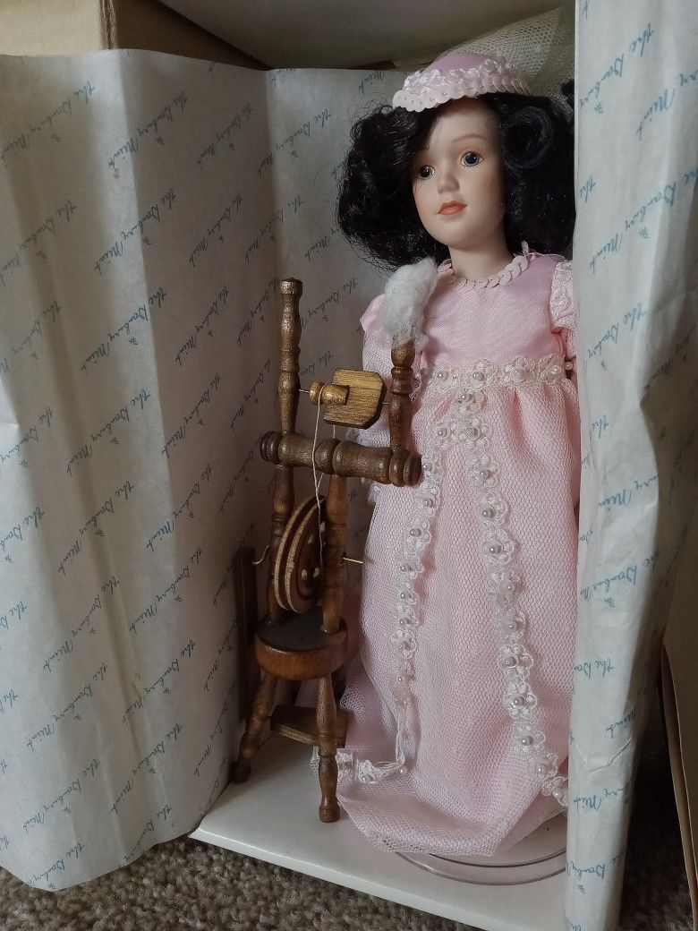 Danbury Mint Storybook Collection Sleeping Beauty 11" Porcelain Doll