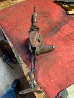 vintage Millers Falls hand-crank breast drill.