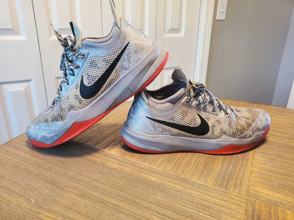 NIKE Zoom Crusader Grey Men's Shoes Sneakers
Fits Like Size 10.5 (Label 11)