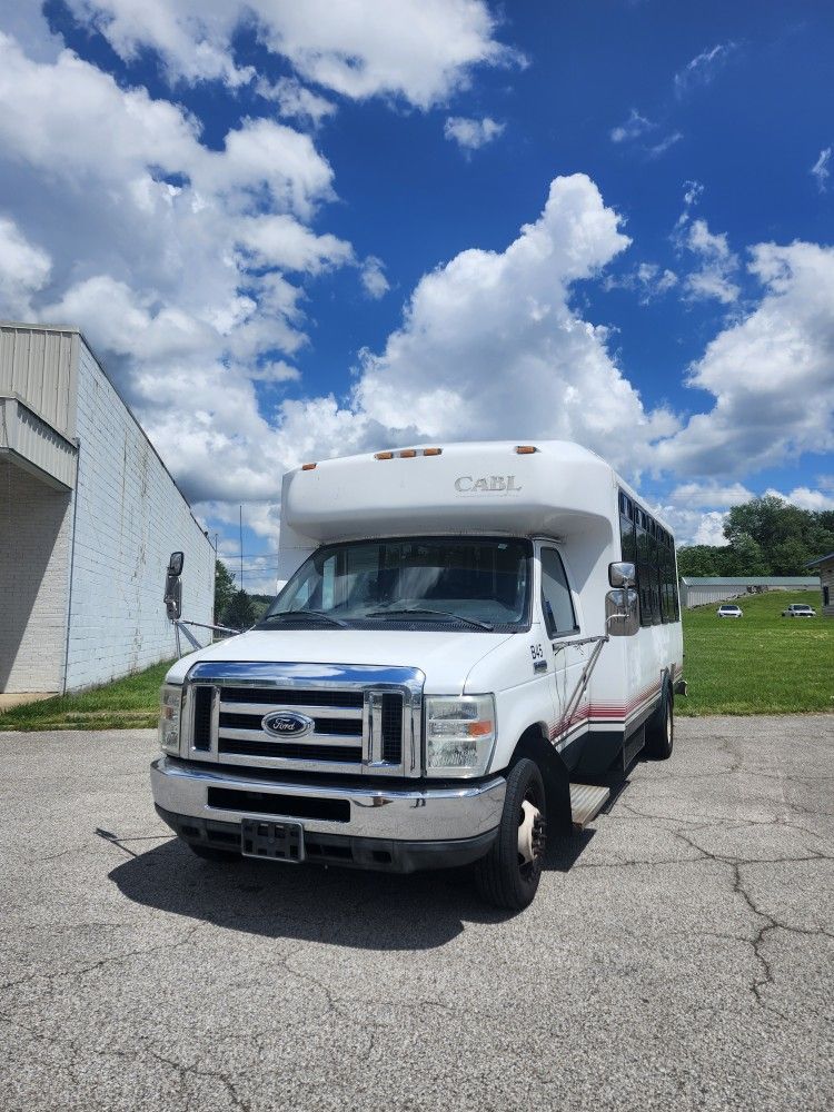 2011 Ford E-450