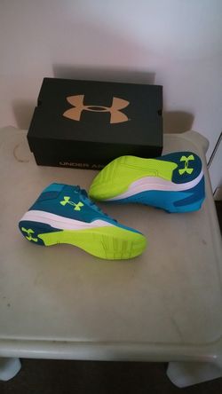 Youth kids Under Armour School Sneaker boots size 6Y