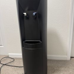 Clover D7A Hot and Cold Bottleless Water Dispenser, Black