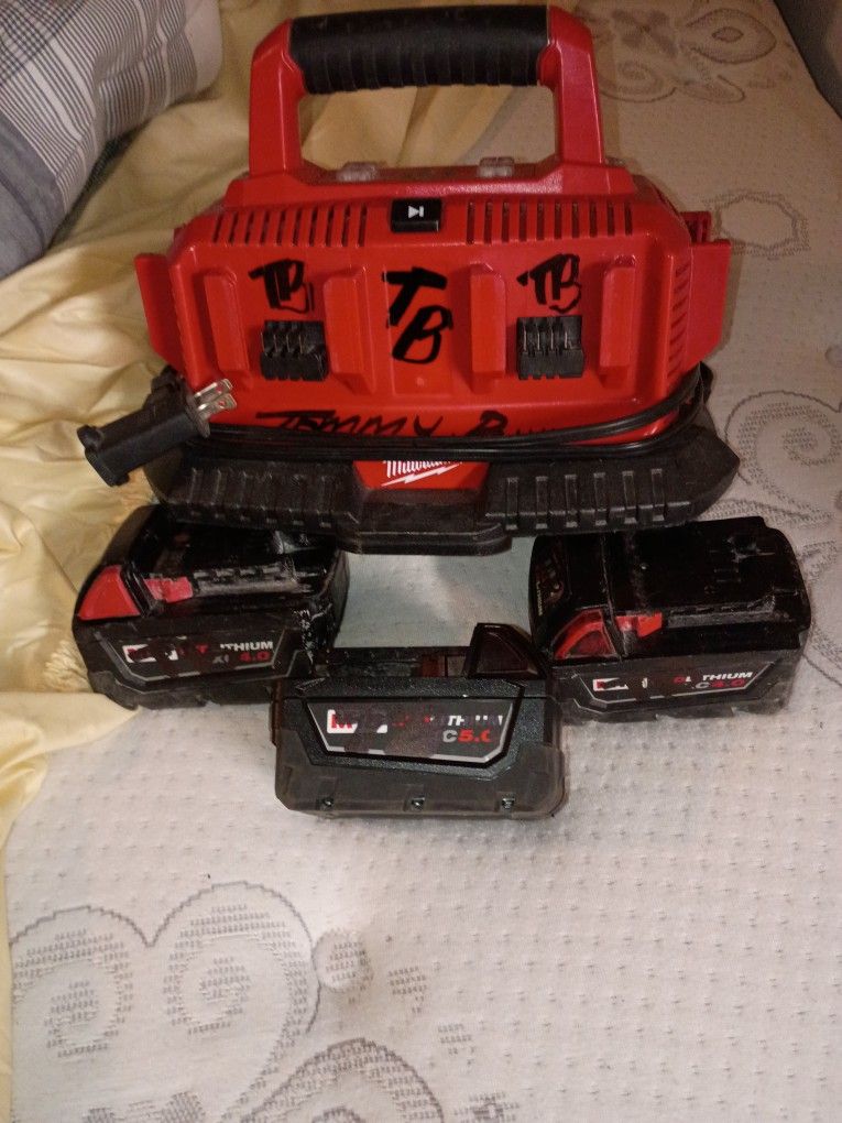 Milwaukee Fuel 6 Port fast Charging Station
