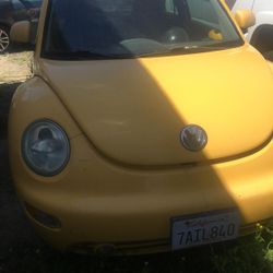 2000 Volkswagen Beetle  4    Cyl. 5speed manual transmission not running for parts only.   $1,100