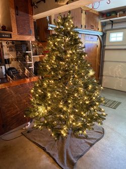 Pre-Lit Artificial Christmas Tree with Warm White Lights
