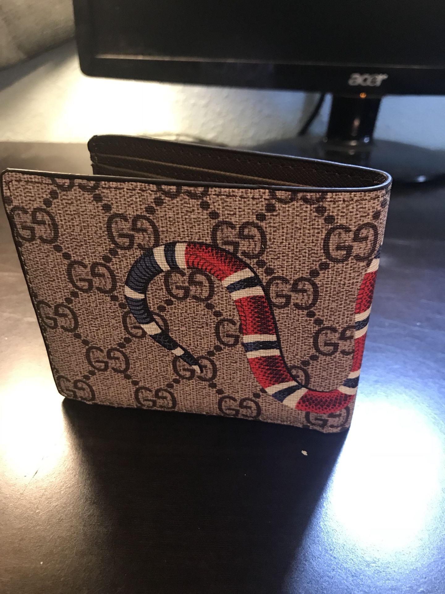 Gucci leather mens wallet . s\n. 60223 for Sale in San Jose, CA - OfferUp