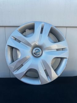 OEM Nissan Versa Single 15 Inch Hubcap USED