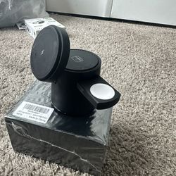 APPLE 3 in 1 Charger.. 