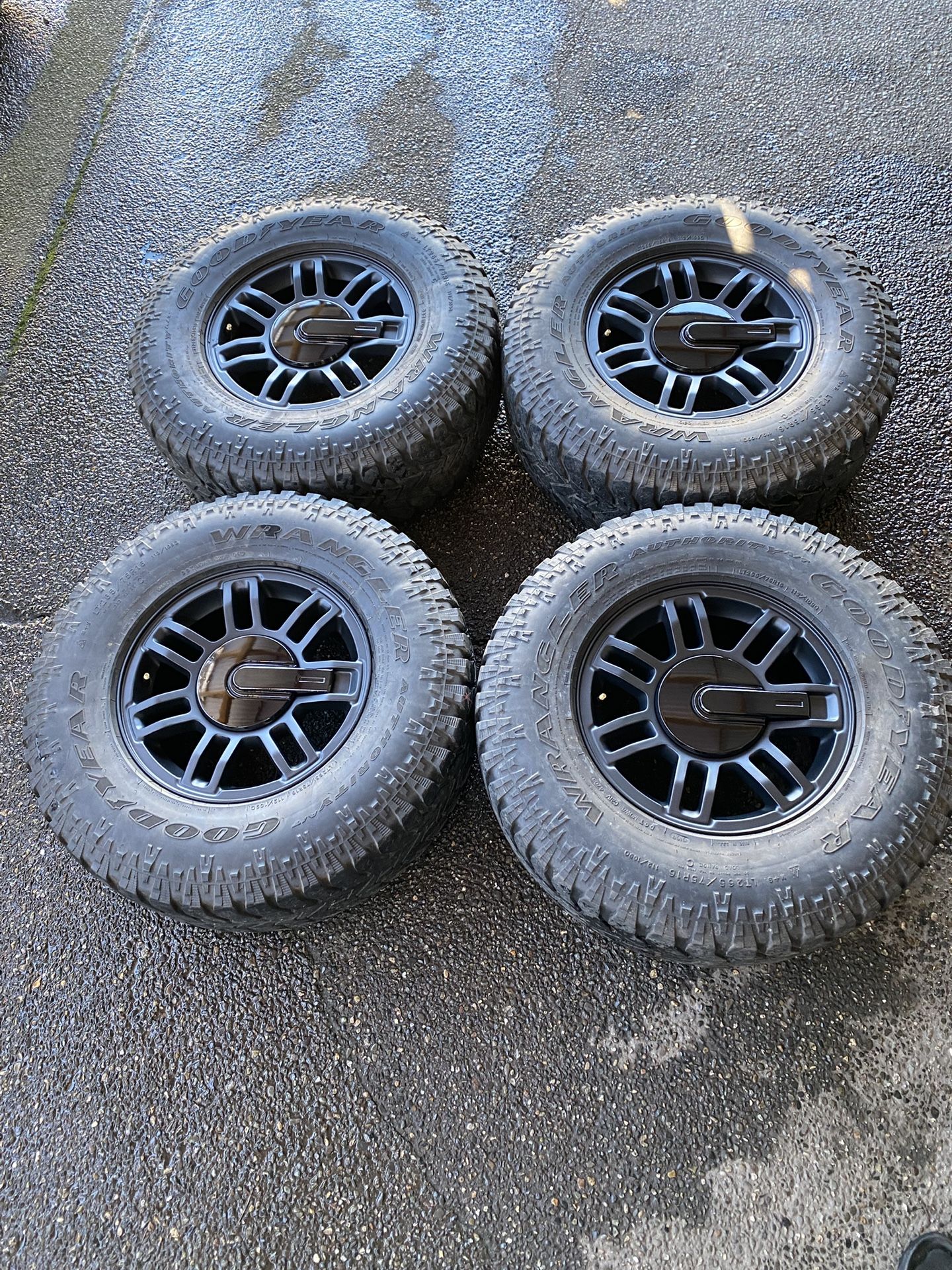 16" Hummer Wheels & Worn Tires 6x139.7 & 6x5.5