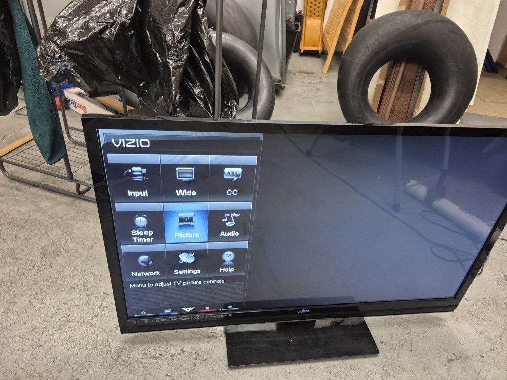 VISIO M470SL 47 Inch 120 Hz Edge Lit Razor LCD HDTV