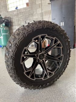 Fuel 20x9 33” tires 6x5.5 on sale rim and tire deals