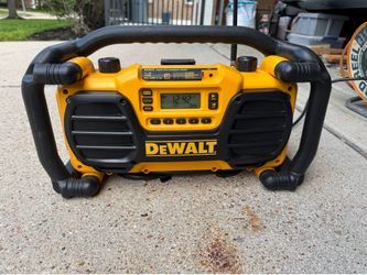 Dewalt job site radio DC012