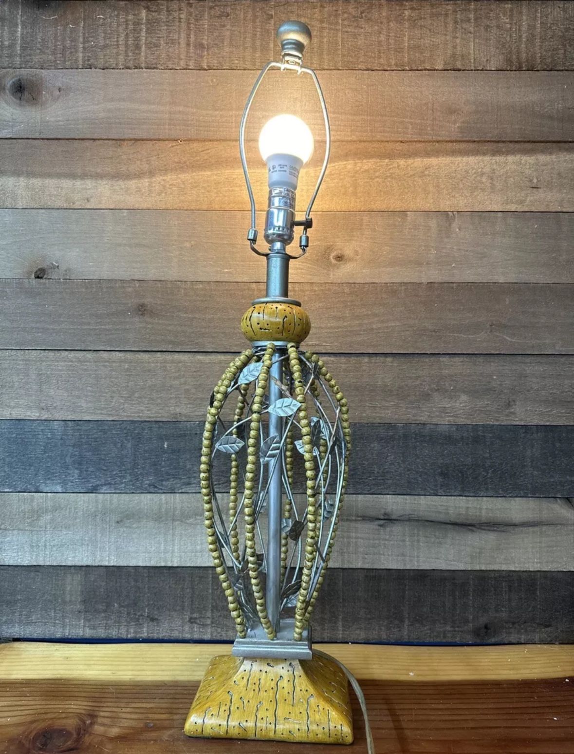 Metal Leaves And Wooden Beads Lamp