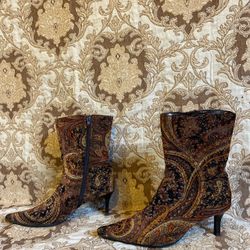 Designer Paisley Tapestry pointy toe western style boots heels Size 10