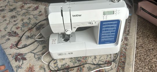 Sewing Machine With A Carrying Case! 