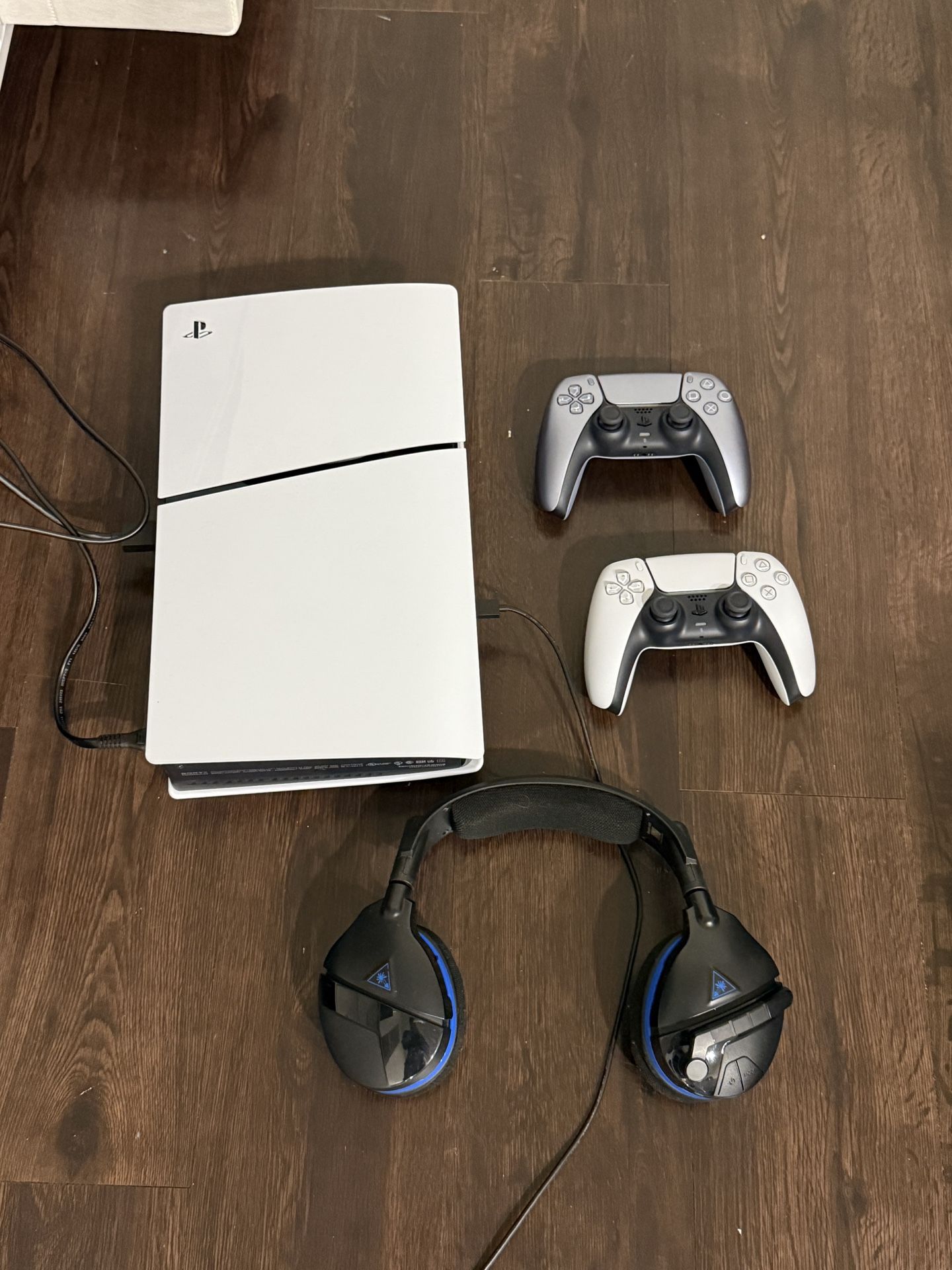 PS5 w/2 Controllers And Wireless Headset