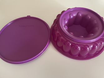 Tupperware Purple Jello Mold - 6-cup - Like New!