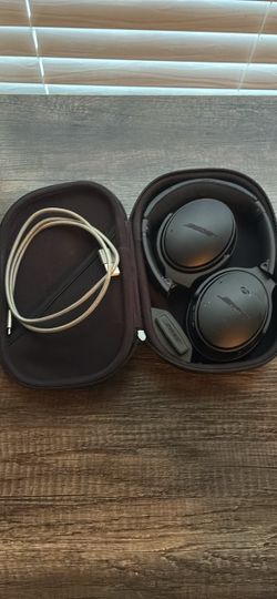 Bose QuietComfort Wireless Headphones with Case