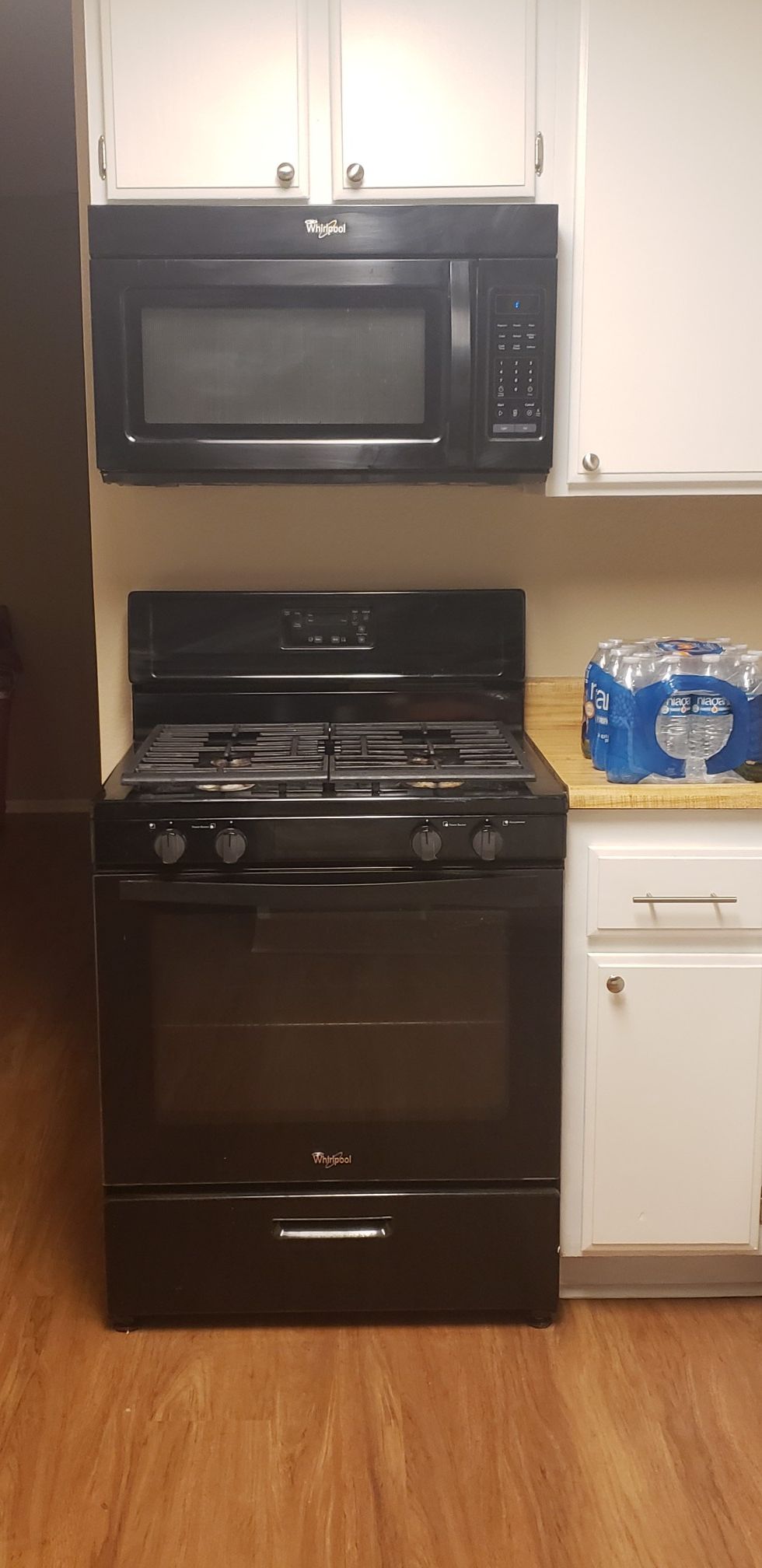 Whirpool gas oven and range top, microwave and dishwasher...Oh my!