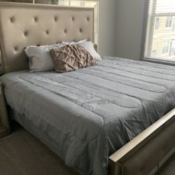 King Size bedroom Set With Nightstand & Dresser
