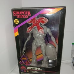 Stranger Things Demogorgon Remote Control 10" Figure WALKS FORWARD Lights Up