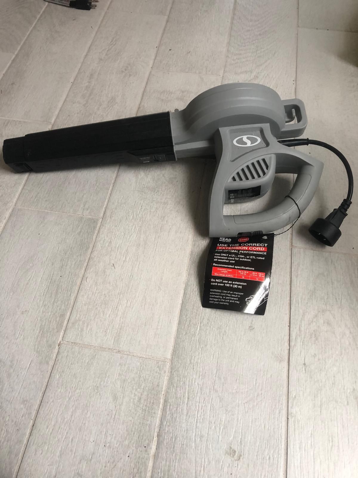 LEAF BLOWER