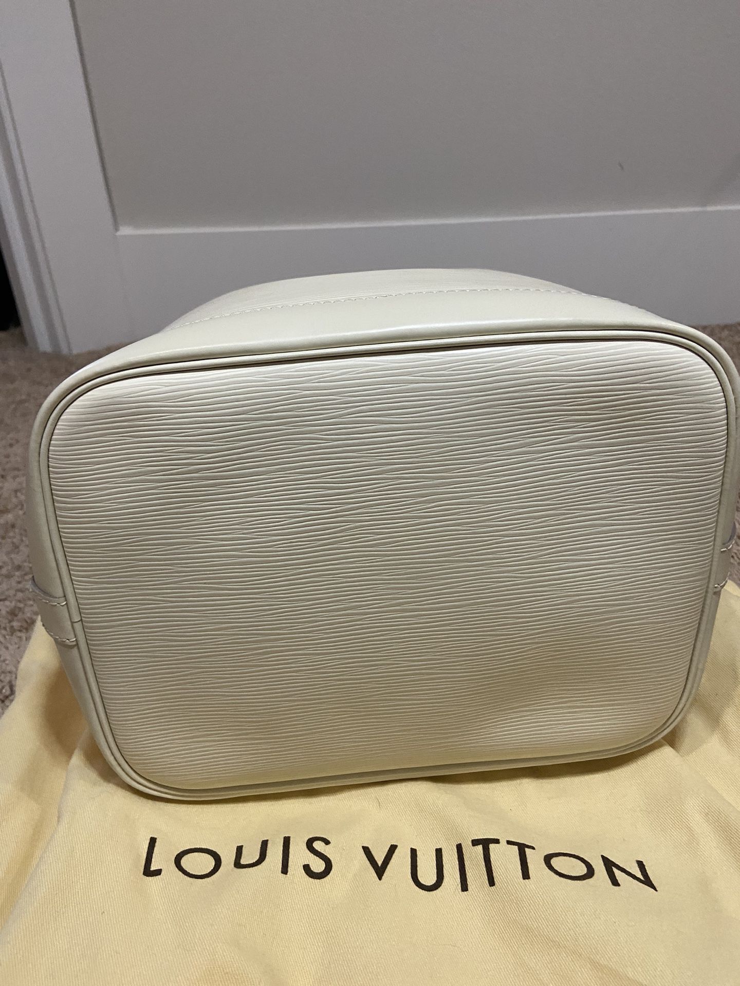 Authentic LOUIS VUITTON Epi Petit Noe NM Ivory for Sale in Lynnwood, WA -  OfferUp