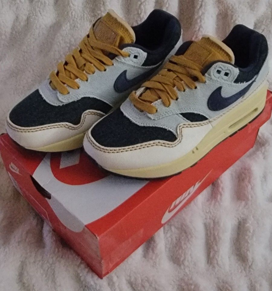 Nike Air Max Aura/Midnight Navy-Pale Ivory