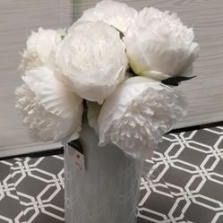 Artificial Flowers! Lots If Different Colors! 100’s 