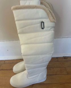 White no heel zip up boots New