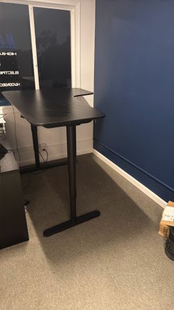 Adjustable desk