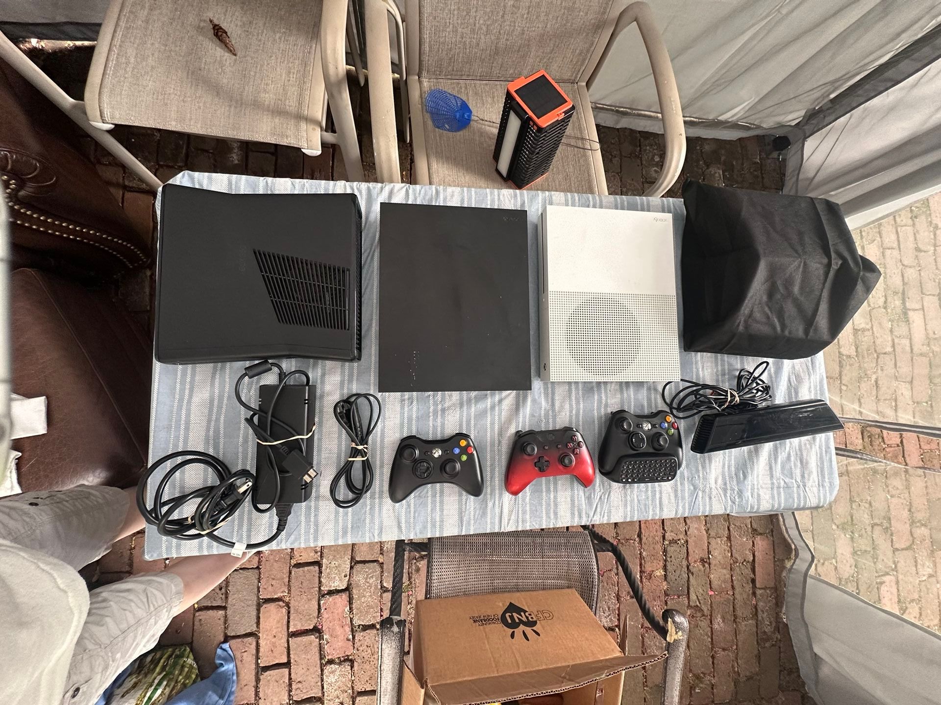 Xbox 360 (black) + Xbox One S (white) + Xbox One X (black) + 15 games