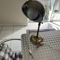 Table lamp in good condition, flexible enough to illuminate wherever you want.