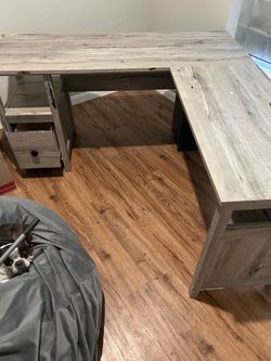 Computer desk