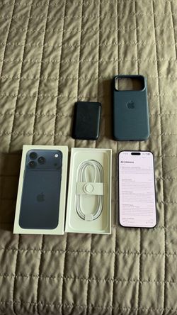 Apple iPhone 17 Pro Max - 2TB  - Deep Blue - Unlocked - Excellent Condition