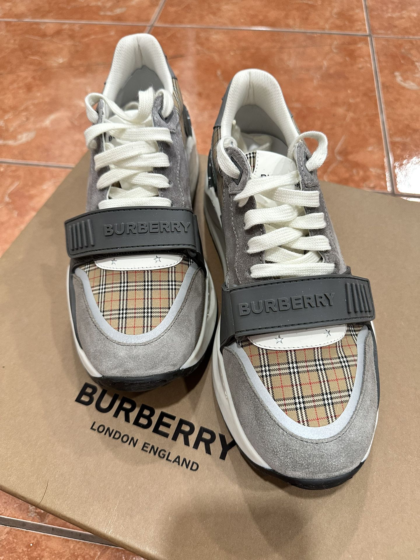 Burberry Men’s Shoes Authentic Size 7