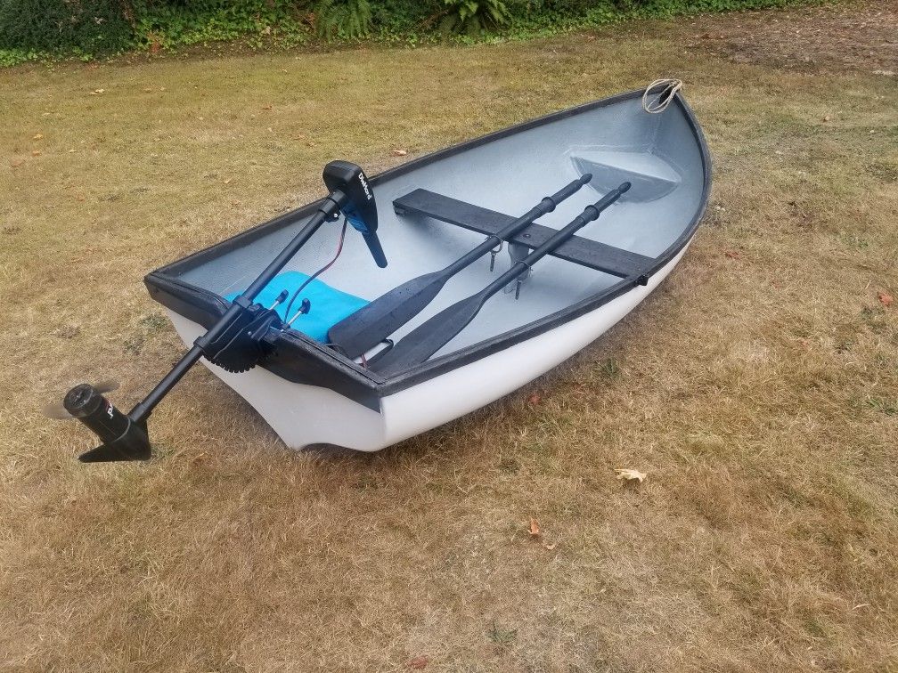 9' Fiberglass rowboat with motor