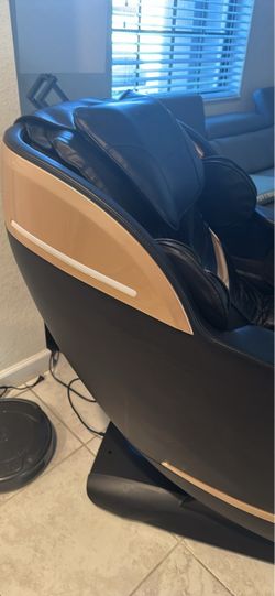 Massage Chair – Culanta Luxury Full Body Massage Chair – Like New – 2026