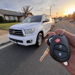 Car keys/llaves de autos/key fobs