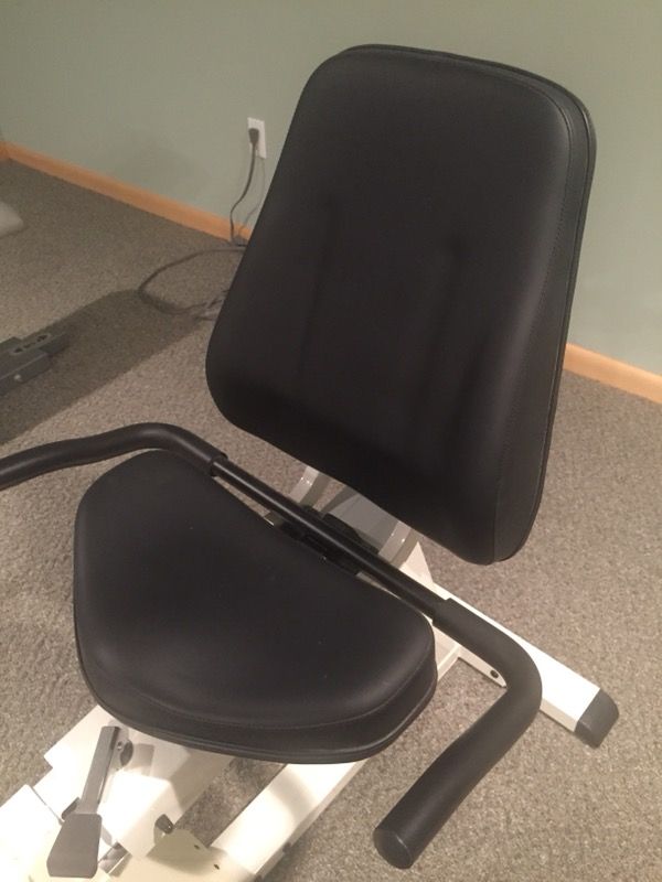 Vision Fitness R2200 Recumbent Exercise Bike for Sale in Old Tappan, NJ