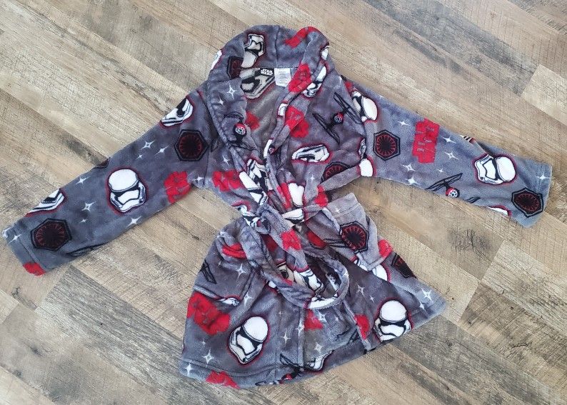 Boys size 8 star wars bath robe like new
