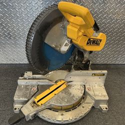 DeWalt 12 in. Compound Miter Saw 