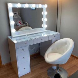 Standing mirror and chair